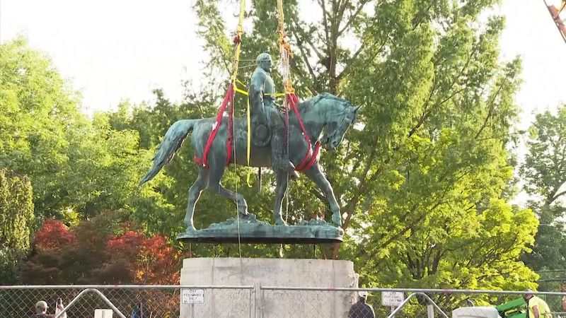 V USA odstranili sochy konfederačních generálů, symbolizovaly prý snahu zničit černochy